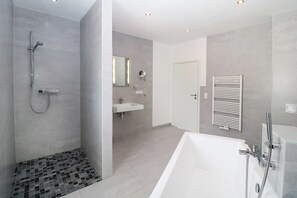 Unclassified image, 5 of 19, button