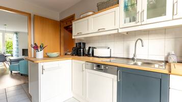 Refrigerador, microondas, horno, lavavajillas