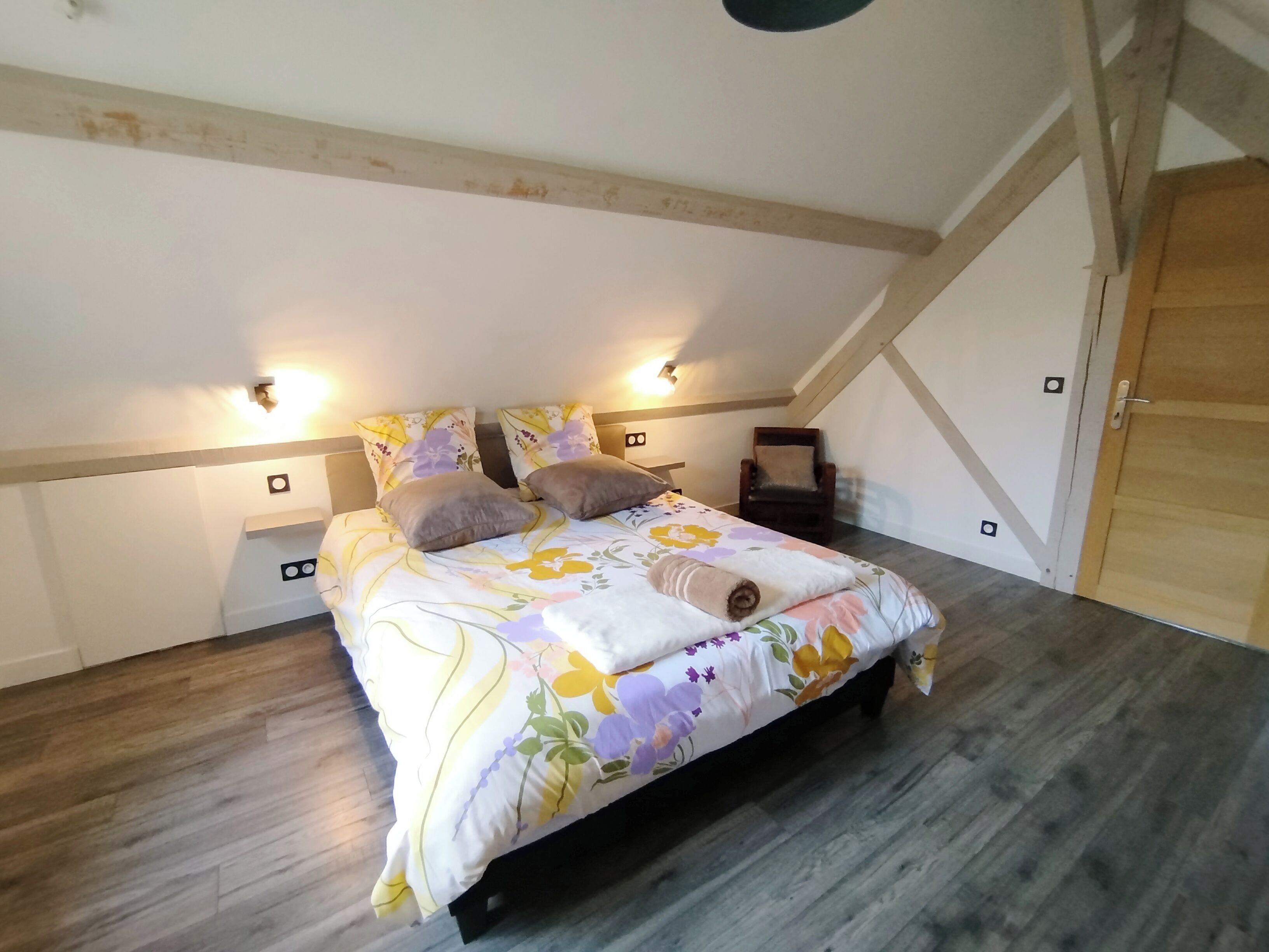 2 slaapkamers, een strijkplank/strijkijzer, gratis wifi, beddengoed
