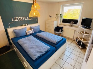 Unclassified image, 3 of 15, button - Atlanta 21 - 70006, Deutschland (Wangerland)