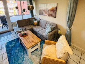 Unclassified image, 4 of 15, button - Atlanta 21 - 70006, Deutschland (Wangerland)