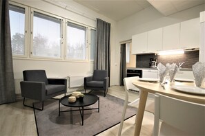 Apartemen Klasik | Dapur pribadi | Lemari es, microwave, kompor, dan mesin pencuci piring