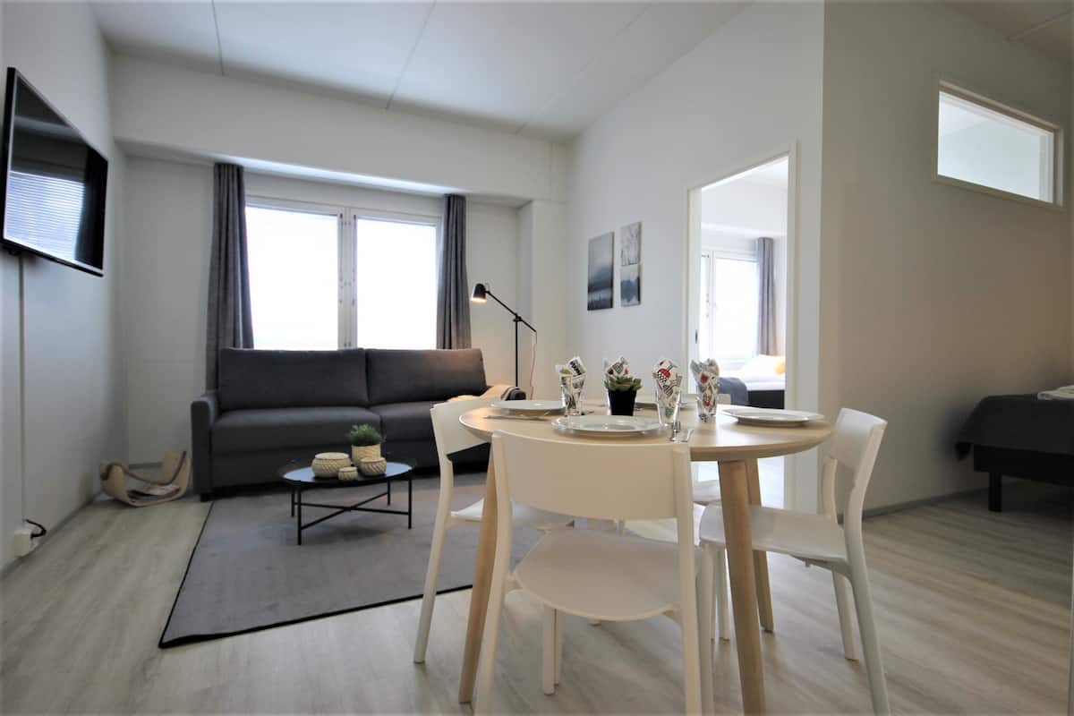 Leilighet – standard | Oppholdsområde | Flatskjerm-TV