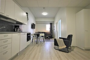 Appartement, 2 chambres, sauna | Cuisine privée | Réfrigérateur, four à micro-ondes, surface de cuisson, lave-vaisselle