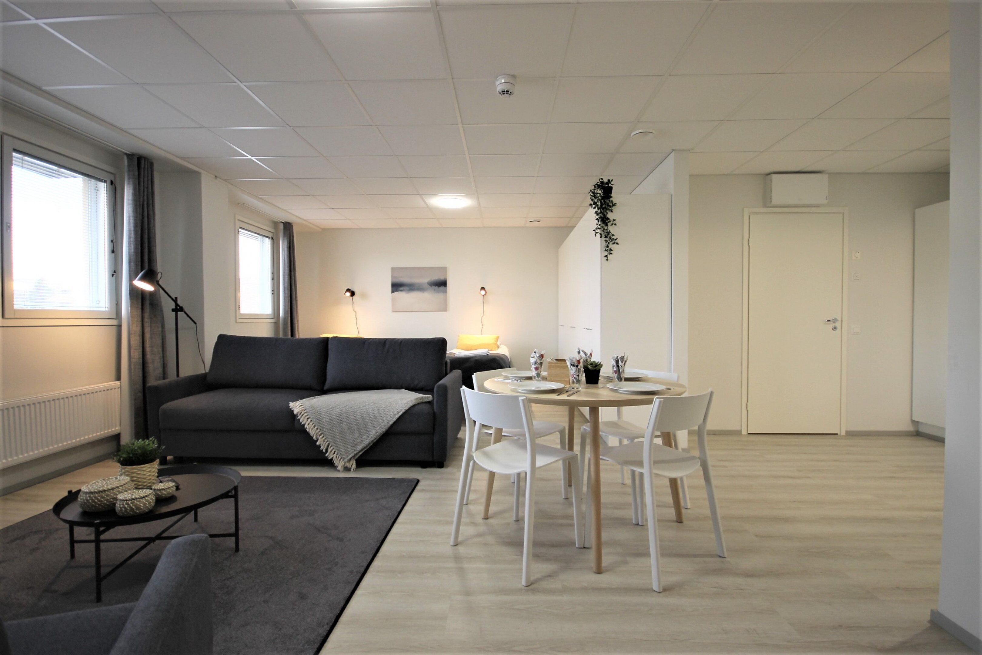 Classic-studiolejlighed | Individuel indretning, skrivebord, mørklægningsgardiner