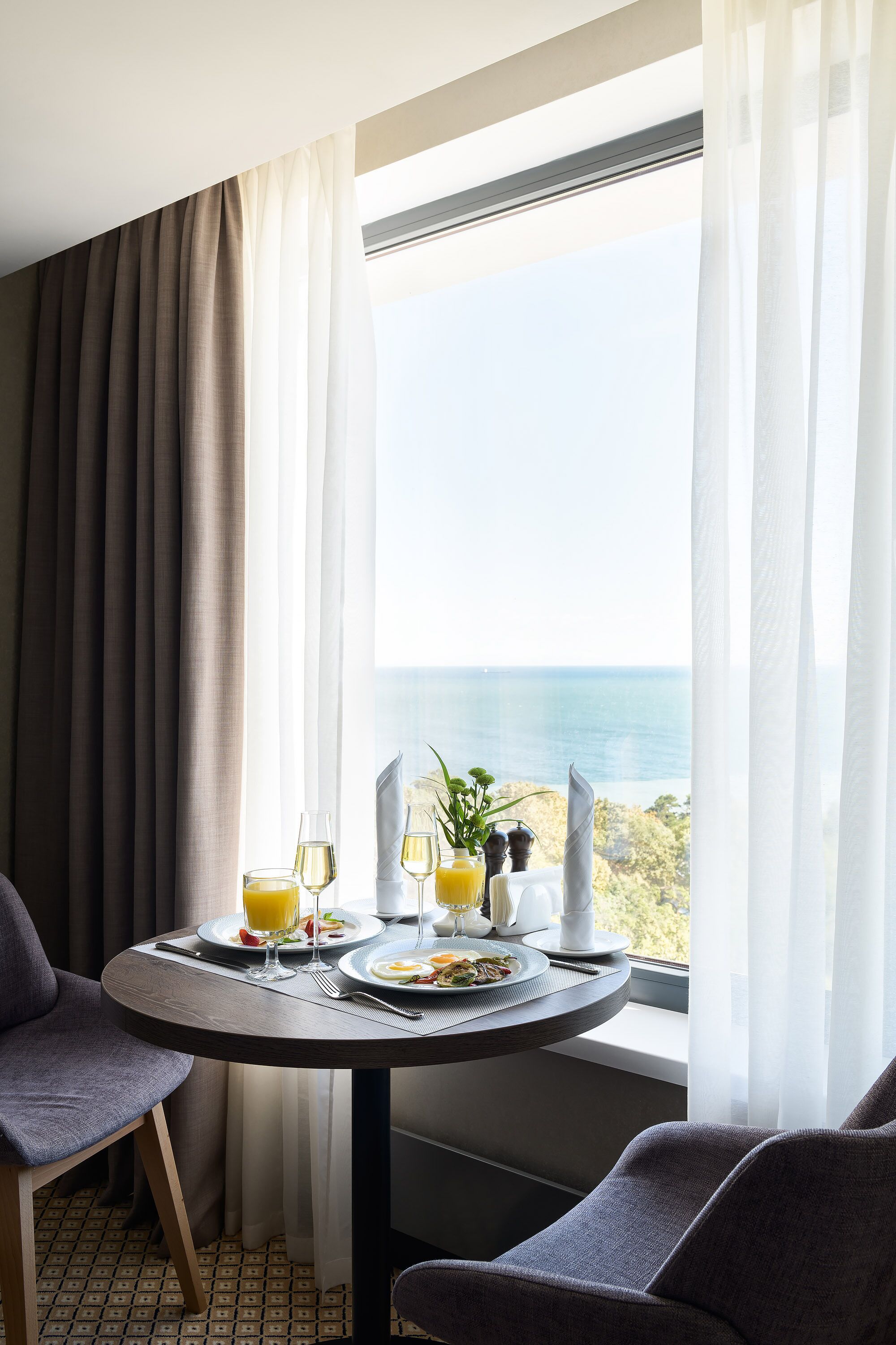 高級寢具、迷你吧、客房內保險箱、書桌