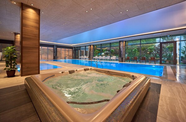 Indoor pool, pool loungers
