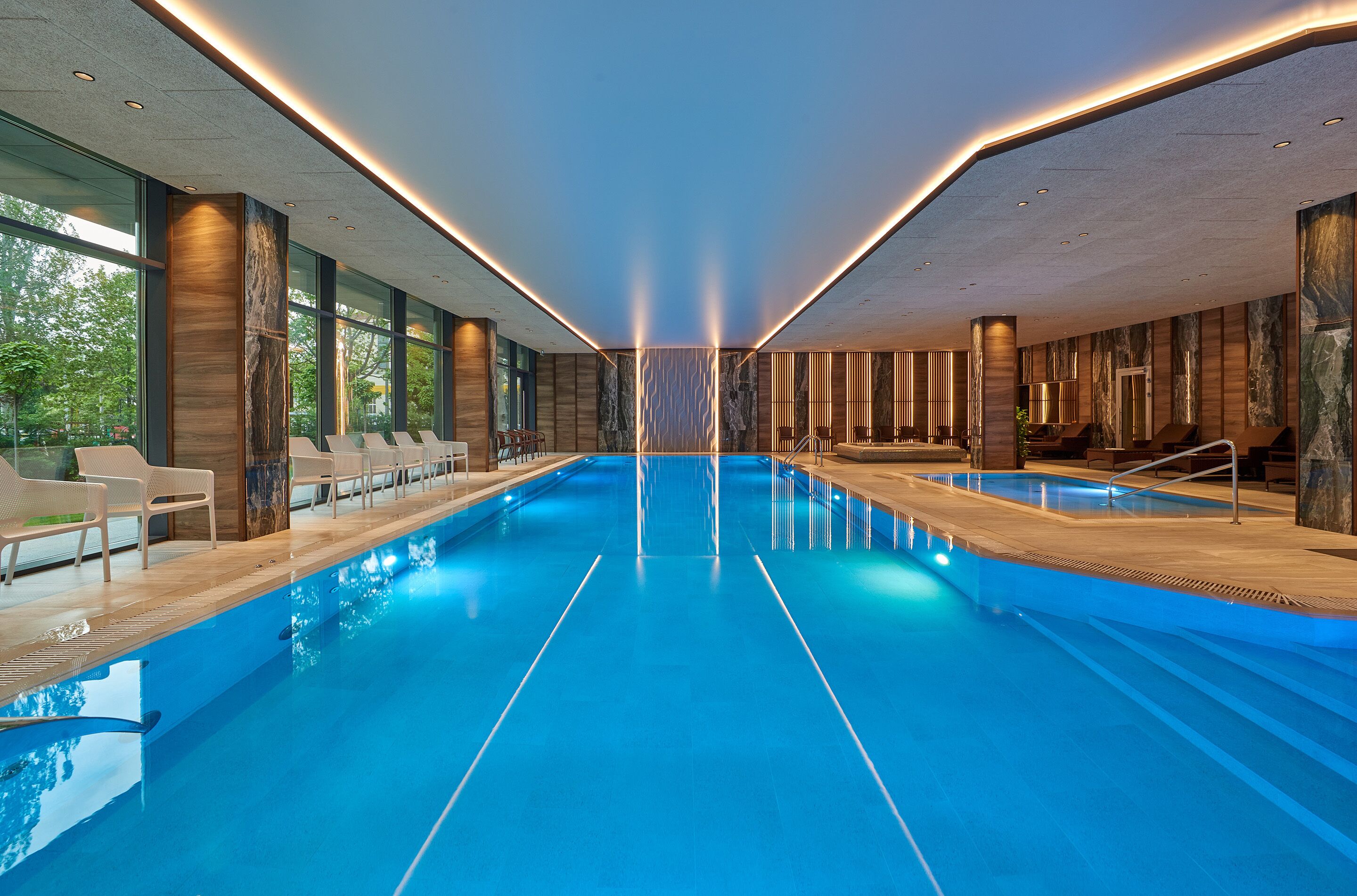 Indoor pool, sun loungers