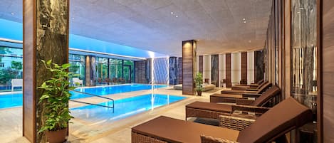 Indoor pool, sun loungers