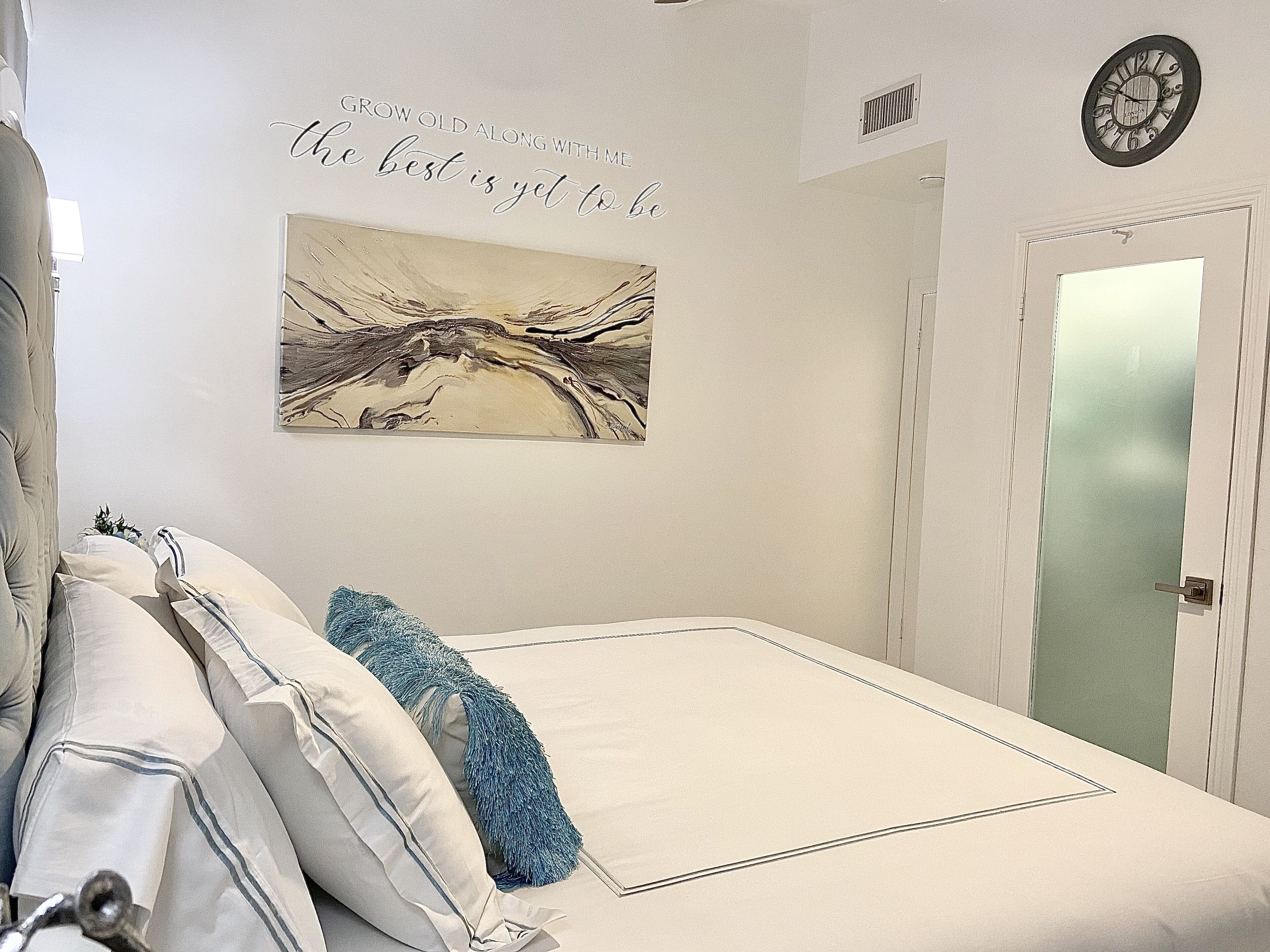 bed 2: art wall & saying "Grow old w/ me, the best is yet to be" w/motion sensor