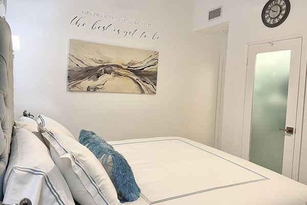 bed 2: art wall & saying "Grow old w/ me, the best is yet to be" w/motion sensor