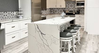 Extremely Luxurious Beach Getaway - 2blks to beach