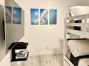 3 bedrooms, desk, iron/ironing board, travel cot