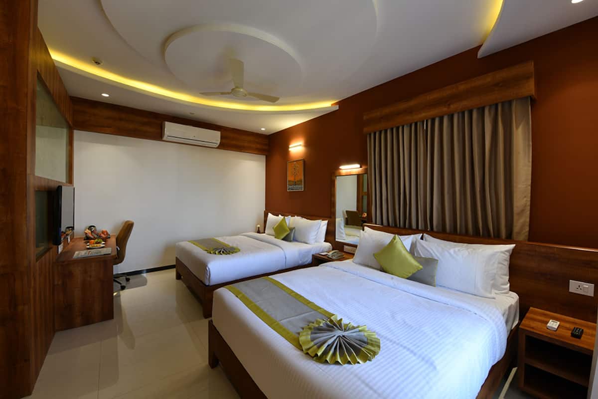 Family Quadruple Room | Free minibar items, in-room safe, blackout curtains, soundproofing