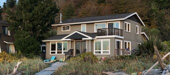Custom Family Beach House - Pet & Child Friendly