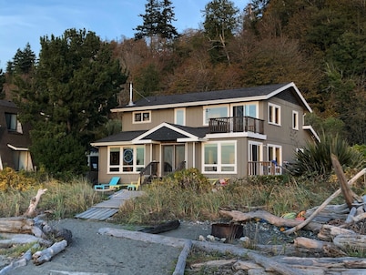Custom Family Beach House - Pet & Child Friendly