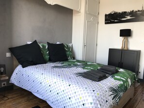 5 chambres, fer et planche à repasser, Wi-Fi, draps fournis