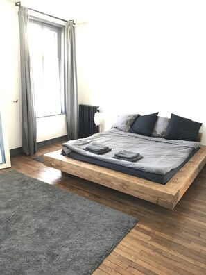 5 habitaciones, tabla de planchar con plancha, wifi y ropa de cama