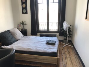5 chambres, fer et planche à repasser, Wi-Fi, draps fournis