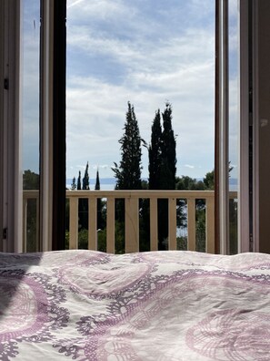 6 bedrooms, iron/ironing board, WiFi, bed sheets - Beach House - Heated Pool (complete Villa) (Sumartin)