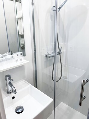 Single Room | Bathroom - Pensión Régil (San Sebastián)