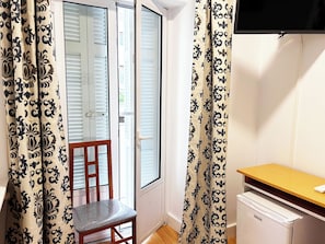 Habitació doble, balcó | Llençols de cotó egipci, roba de llit d'alta qualitat i cobrellits