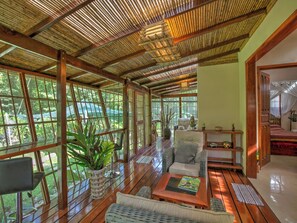 TV - Zen Villa # 1 - Three Bedroom Luxury Villa With Private Garden -playa Chiquita (Cahuita)
