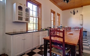 Daily buffet breakfast (ZAR 175 per person)