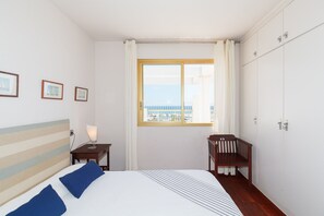 3 chambres, fer et planche à repasser, Wi-Fi gratuit, draps fournis