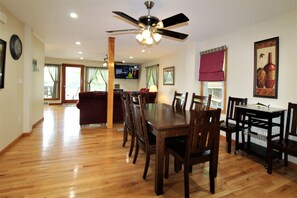 Dining - Holiday Lane-A Goodyear Lake Cooperstown getaway! (Maryland)