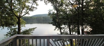 Holiday Lane-A Goodyear Lake Cooperstown getaway!