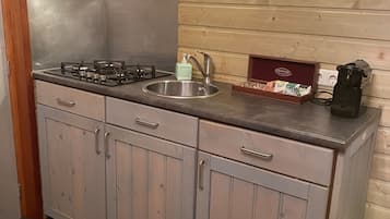 Fridge, stovetop, coffee/tea maker, electric kettle