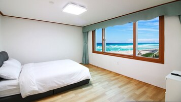 Cortinas blackout, wifi gratis y ropa de cama 