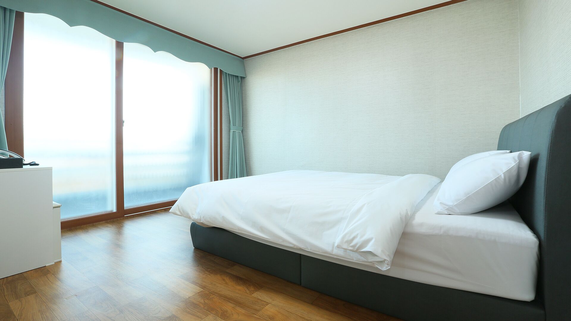 Verduisterende gordijnen, gratis wifi, beddengoed