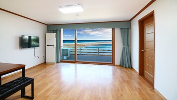 Una televisión de pantalla plana, suelo radiante