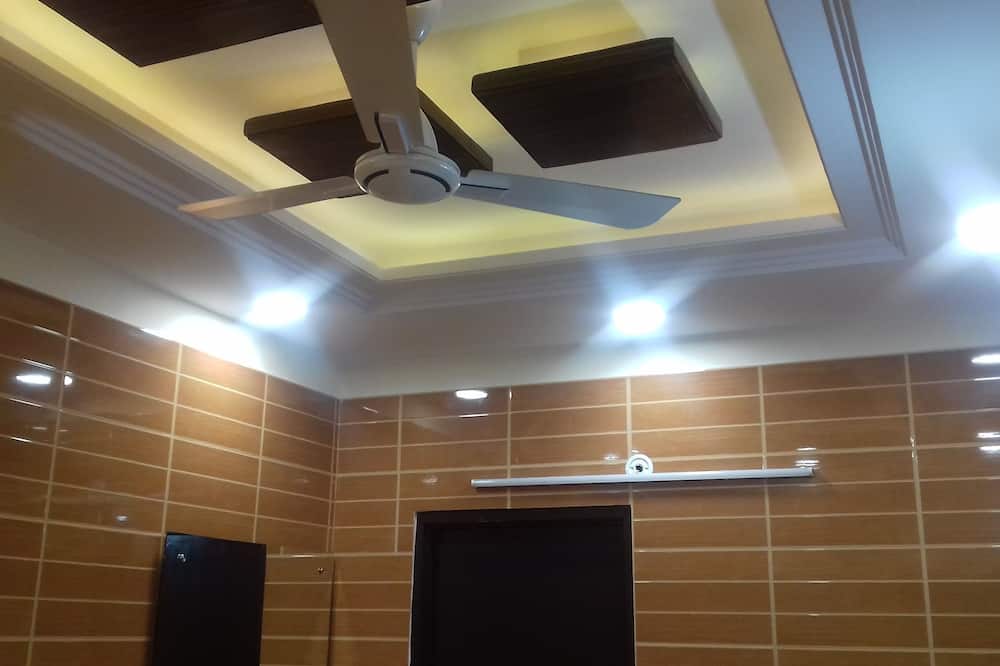 Posh S.delhi Foreigners Area, V.safe, Lajpat Ngr-2