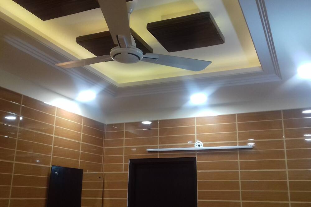 Posh S.delhi Foreigners Area, V.safe, Lajpat Ngr-2