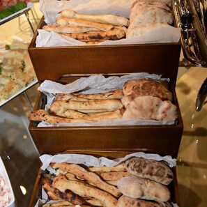 Daily buffet breakfast for a fee - Hotel Royal Putnik (Vranje)