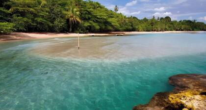 Charming 2-person Apartment in Playa Chiquita, Puerto Viejo