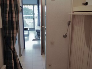 Interior - Studio for 4 in Villeneuve-Loubet (Villeneuve-Loubet)