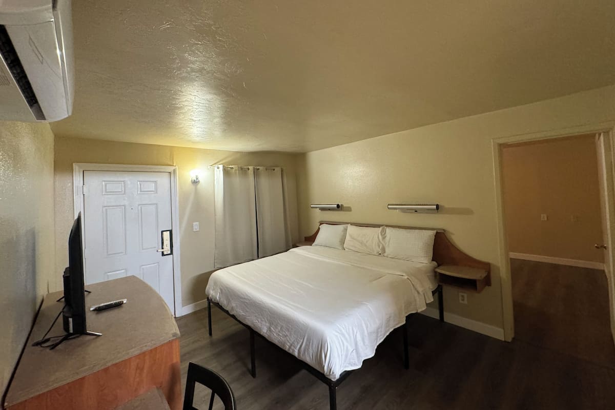 Premium Studio Suite | 1 bedroom, desk, laptop workspace, free WiFi