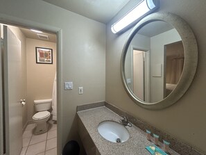 Standard Double Room, 1 Queen Bed | Bathroom | Combined shower/tub, hair dryer, towels, soap - Happy Smart Inn I-10 Eloy and Casa Grande (Eloy)