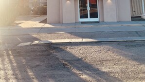 A building with a sign reading "HAPPY SMART INN" and a contact number. - Happy Smart Inn I-10 Eloy and Casa Grande (Eloy)