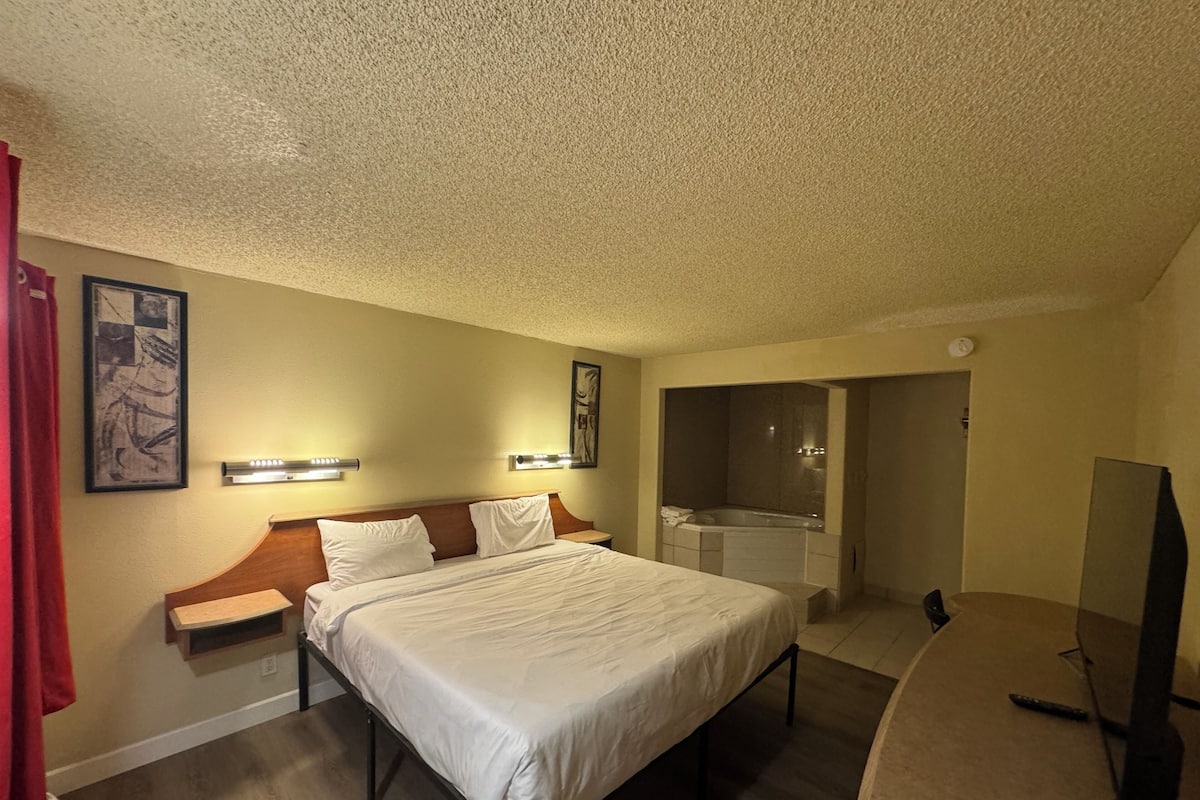 Premium Room, 1 King Bed, Jetted Tub | 1 bedroom, desk, laptop workspace, free WiFi