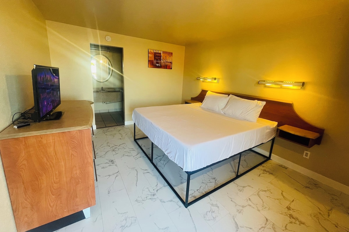 1 bedroom, desk, laptop workspace, free WiFi