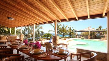 Villa, 5 Bedrooms, Smoking, Private Pool | Dining room