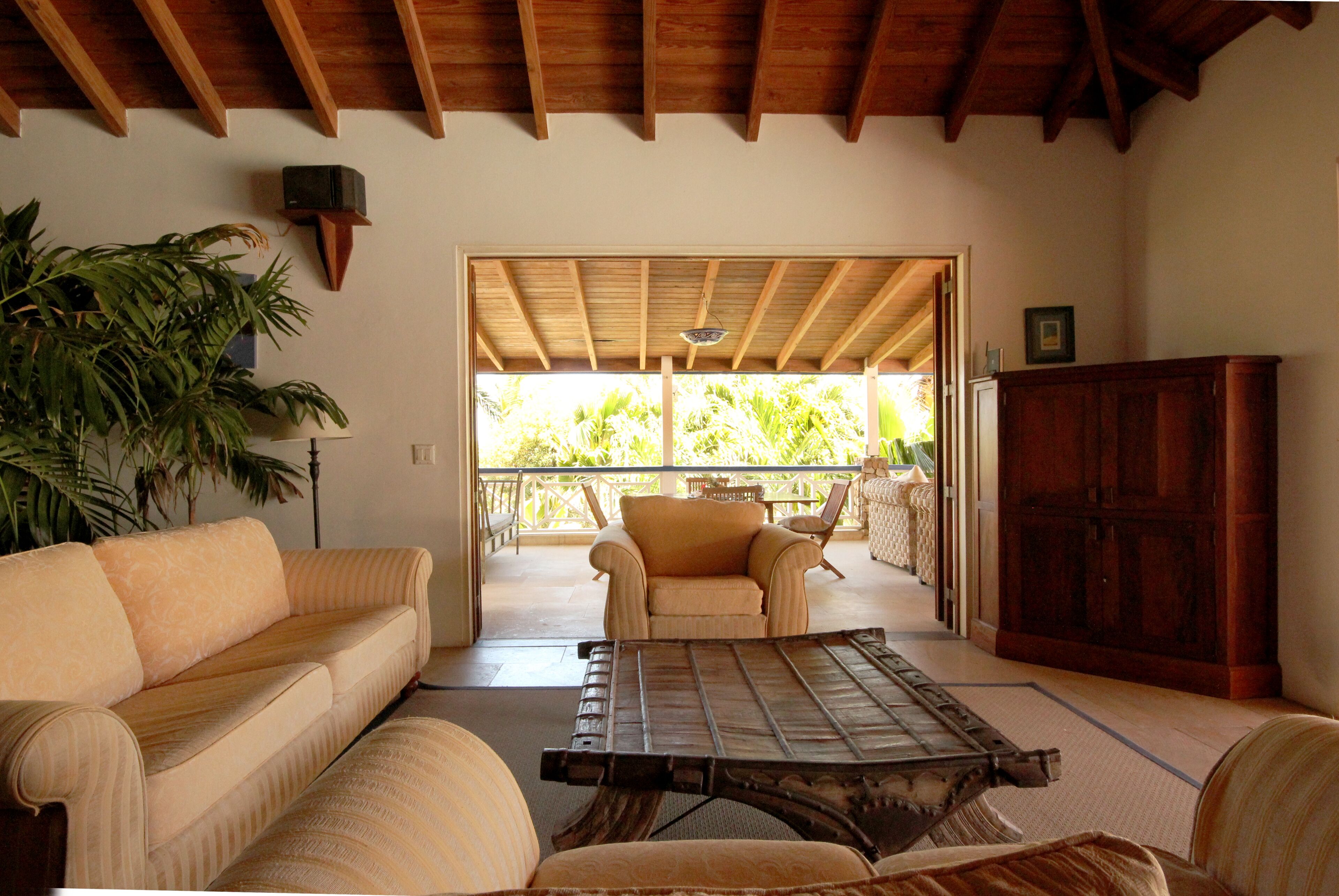 Villa, 5 Bedrooms, Smoking, Private Pool | Living room | Ping pong, books