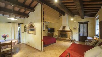 Loft, 1 Bedroom, Accessible, Smoking | Living area