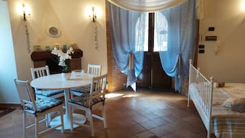 Loft, 1 Bedroom, Smoking, Patio | Dining