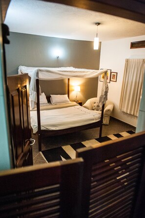 2 bedrooms, iron/ironing board, bed sheets